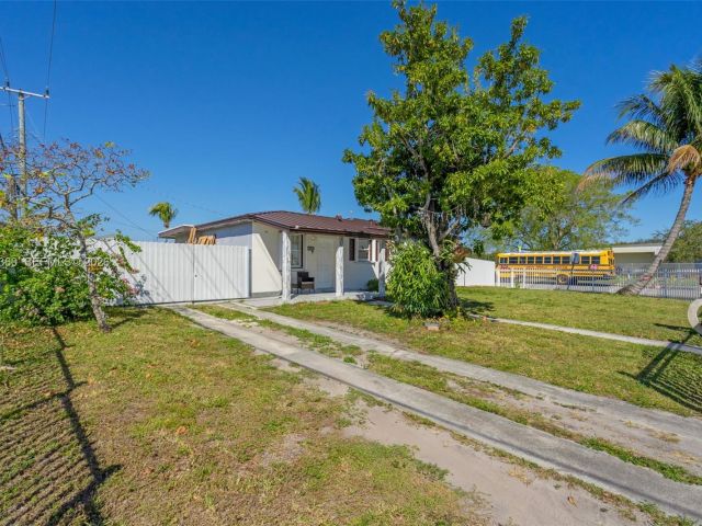 Продажа дома по адресу 3505 NW 83rd Ter - фото 7521195