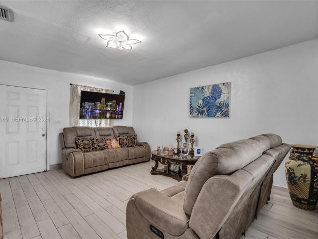 Продажа дома по адресу 3505 NW 83rd Ter - фото 7521198