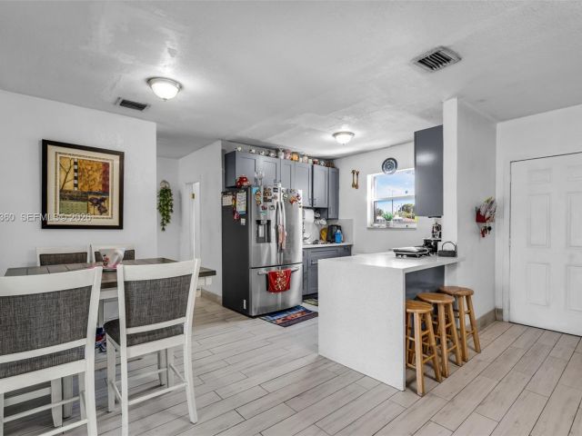 Продажа дома по адресу 3505 NW 83rd Ter - фото 7521200