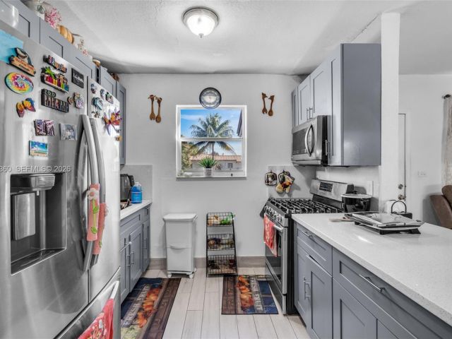 Продажа дома по адресу 3505 NW 83rd Ter - фото 7521202