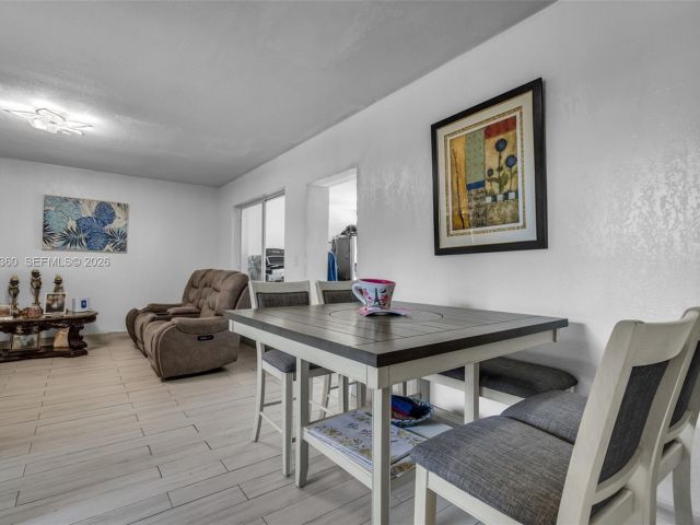 Продажа дома по адресу 3505 NW 83rd Ter - фото 7521204