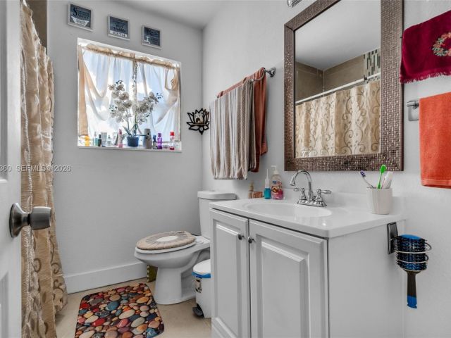 Продажа дома по адресу 3505 NW 83rd Ter - фото 7521213