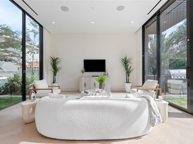 Дом в аренду по адресу 536 W 51st St - фото 7469496