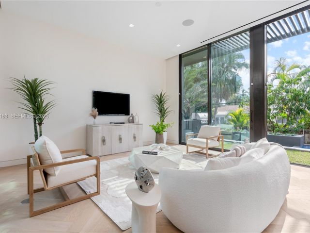 Дом в аренду по адресу 536 W 51st St - фото 7469497