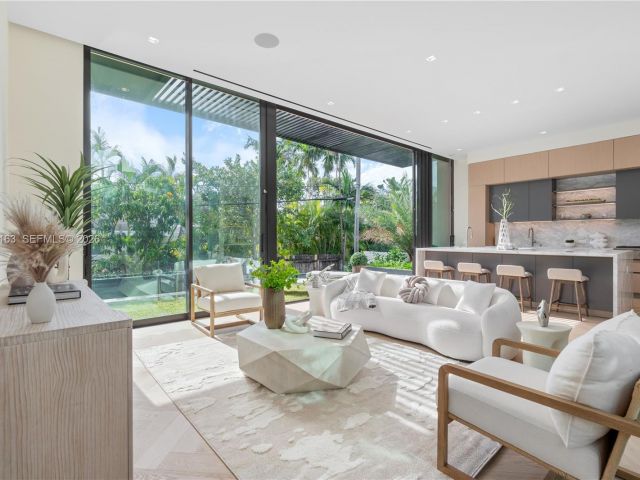 Дом в аренду по адресу 536 W 51st St - фото 7469498