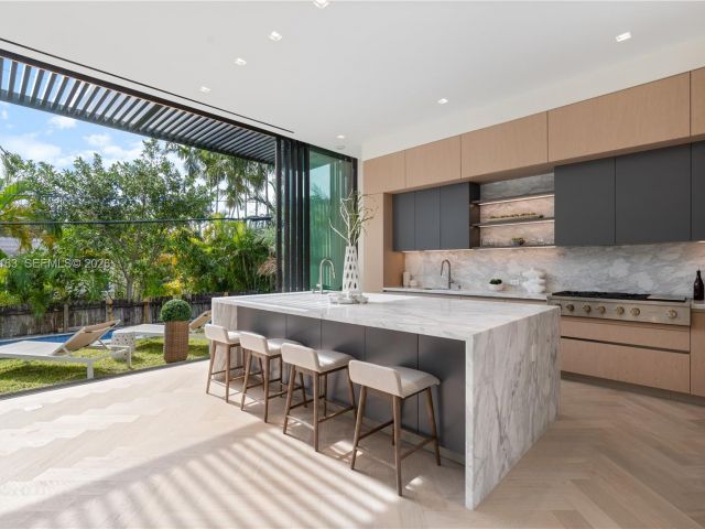 Дом в аренду по адресу 536 W 51st St - фото 7469501