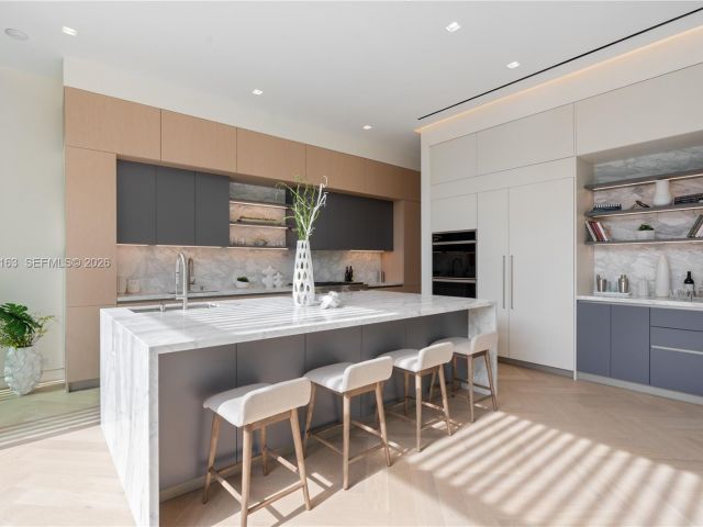 Дом в аренду по адресу 536 W 51st St - фото 7469502