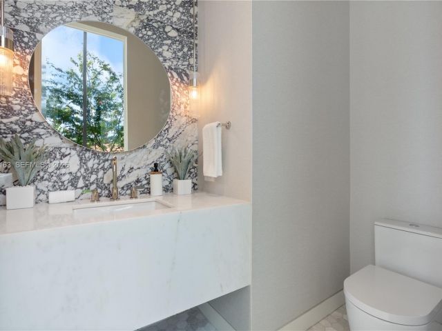 Дом в аренду по адресу 536 W 51st St - фото 7469504