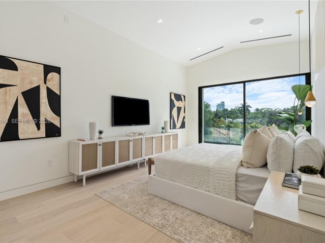 Дом в аренду по адресу 536 W 51st St - фото 7469509