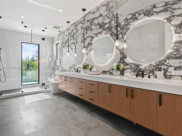 Дом в аренду по адресу 536 W 51st St - фото 7469511