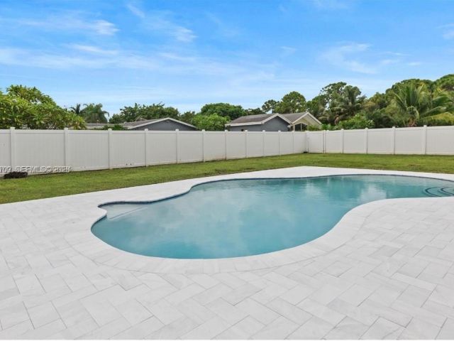 Продажа дома по адресу 1780 SW 12th St - фото 7453331