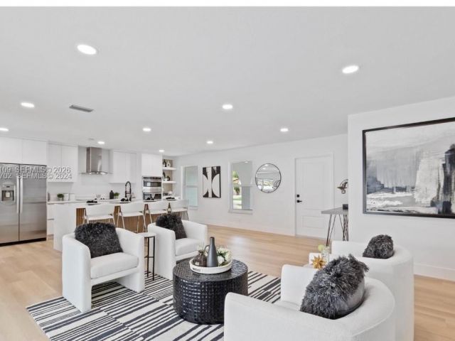 Продажа дома по адресу 1780 SW 12th St - фото 7453332