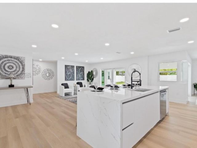 Продажа дома по адресу 1780 SW 12th St - фото 7453334