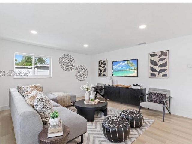 Продажа дома по адресу 1780 SW 12th St - фото 7453336