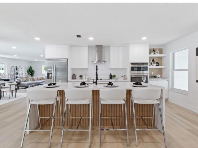 Продажа дома по адресу 1780 SW 12th St - фото 7453337