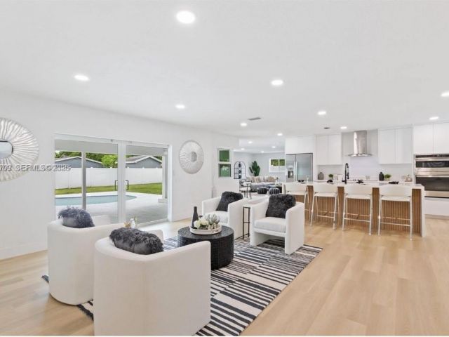 Продажа дома по адресу 1780 SW 12th St - фото 7453340