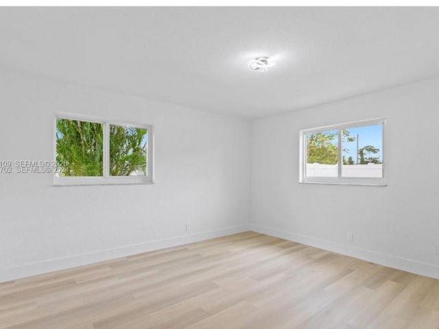 Продажа дома по адресу 1780 SW 12th St - фото 7453342