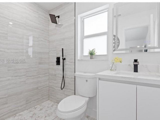 Продажа дома по адресу 1780 SW 12th St - фото 7453343