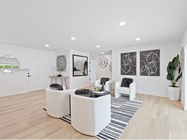 Продажа дома по адресу 1780 SW 12th St - фото 7453345