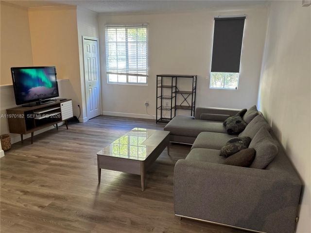 Продажа дома по адресу 2981 NE 185th St 1802 - фото 7476501