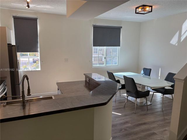 Продажа дома по адресу 2981 NE 185th St 1802 - фото 7476502