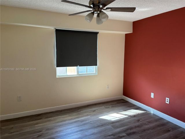 Продажа дома по адресу 2981 NE 185th St 1802 - фото 7476505