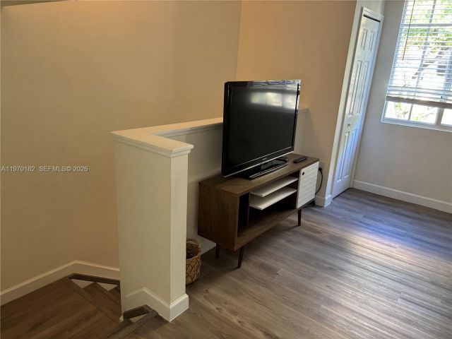 Продажа дома по адресу 2981 NE 185th St 1802 - фото 7476508