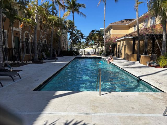 Продажа дома по адресу 2981 NE 185th St 1802 - фото 7476510