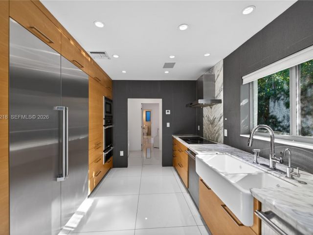 Продажа дома по адресу 1000 N Shore Dr - фото 7468230