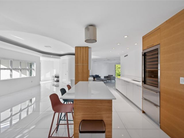 Продажа дома по адресу 1000 N Shore Dr - фото 7468237