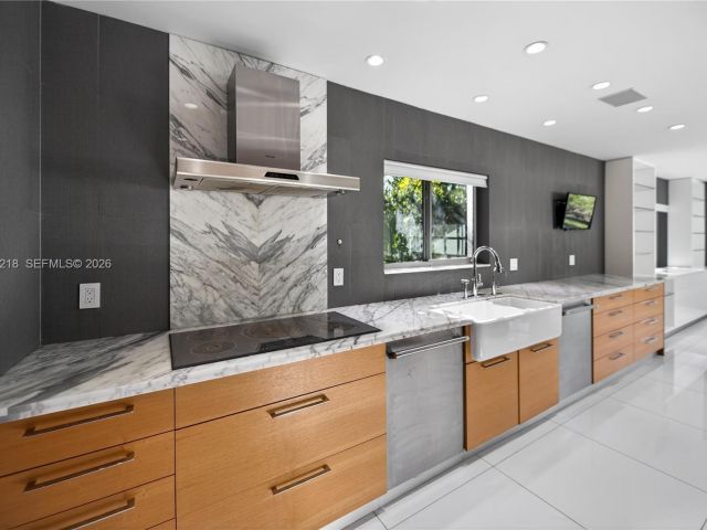 Продажа дома по адресу 1000 N Shore Dr - фото 7468239