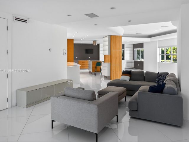 Продажа дома по адресу 1000 N Shore Dr - фото 7468250