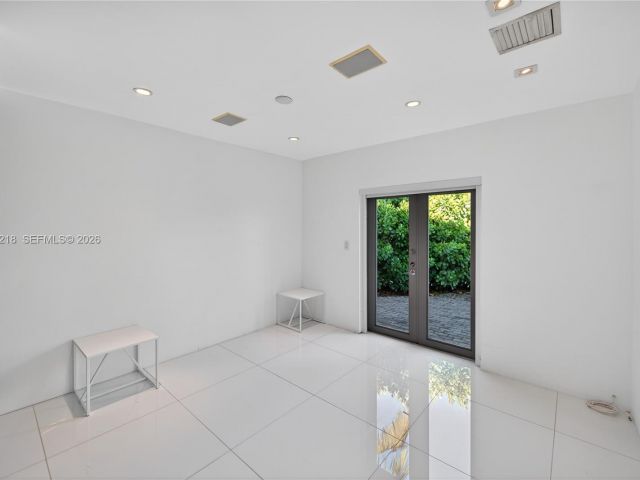 Продажа дома по адресу 1000 N Shore Dr - фото 7468254