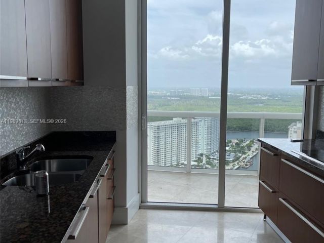 Квартира в аренду номер3405 - фото 7497420