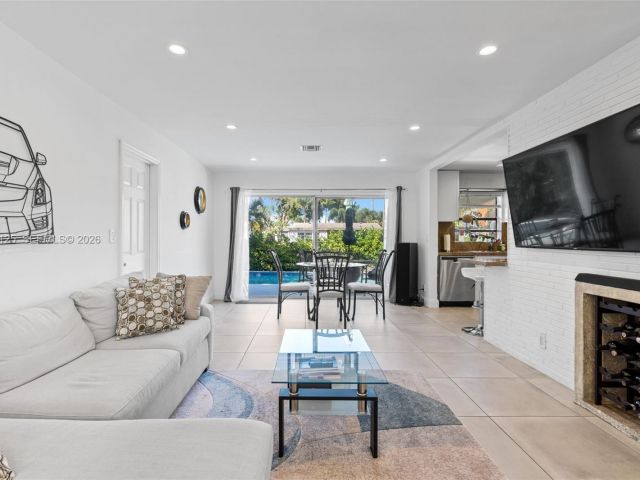 Продажа дома по адресу 3035 Hayes St - фото 7515147