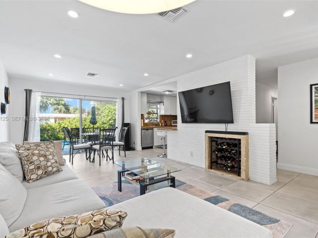 Продажа дома по адресу 3035 Hayes St - фото 7515148