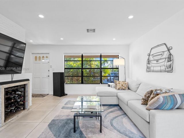 Продажа дома по адресу 3035 Hayes St - фото 7515149