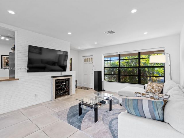 Продажа дома по адресу 3035 Hayes St - фото 7515150