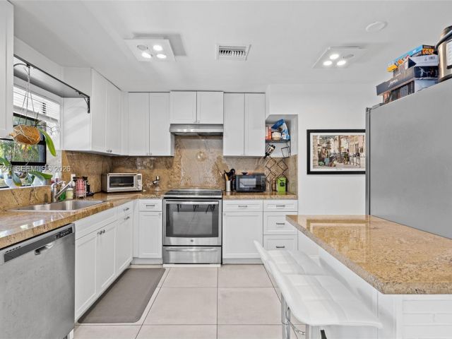 Продажа дома по адресу 3035 Hayes St - фото 7515153