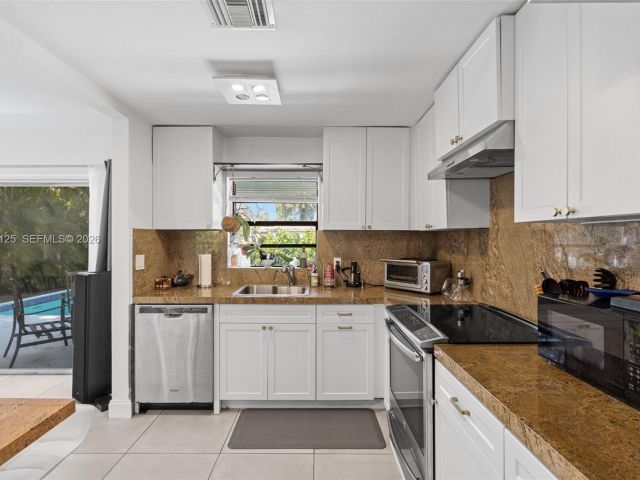 Продажа дома по адресу 3035 Hayes St - фото 7515154