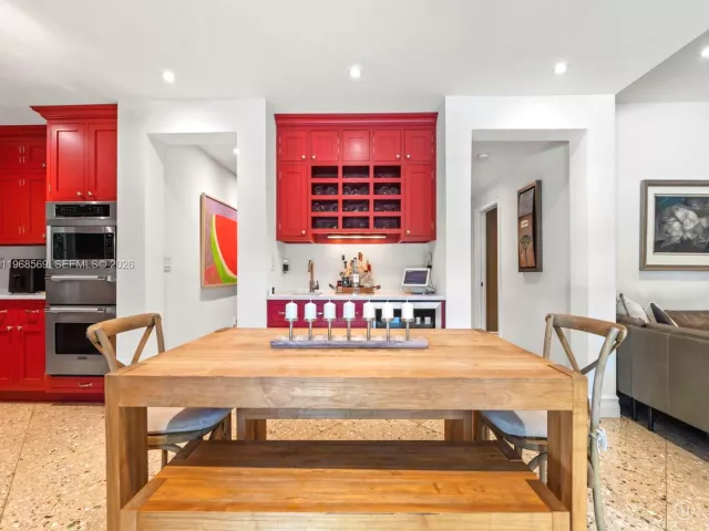 Продажа дома по адресу 7218 SW 54th court - фото 7637786