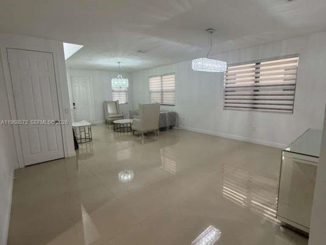 Продажа дома по адресу 9947 NW 86th Ter - фото 7486361