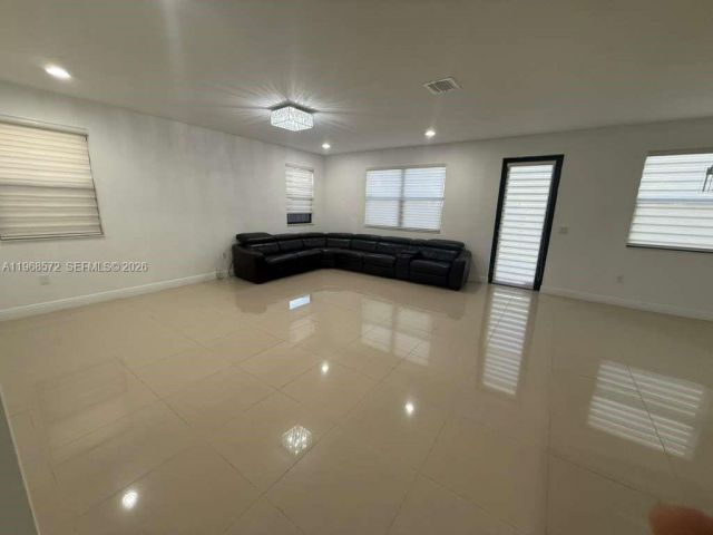 Продажа дома по адресу 9947 NW 86th Ter - фото 7486365