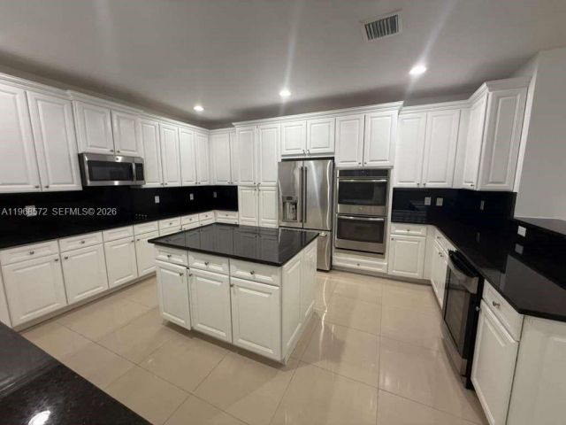 Продажа дома по адресу 9947 NW 86th Ter - фото 7486369