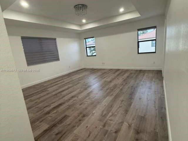 Продажа дома по адресу 9947 NW 86th Ter - фото 7486377