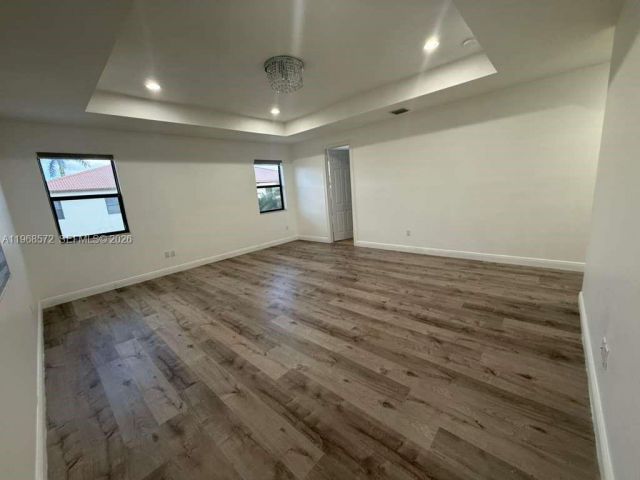 Продажа дома по адресу 9947 NW 86th Ter - фото 7486378