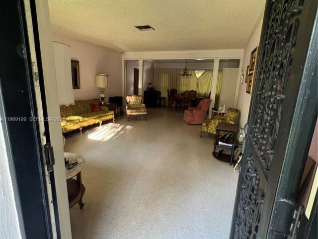 Продажа дома по адресу 812 Columbus Blvd - фото 7471671