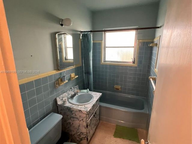 Продажа дома по адресу 812 Columbus Blvd - фото 7471676