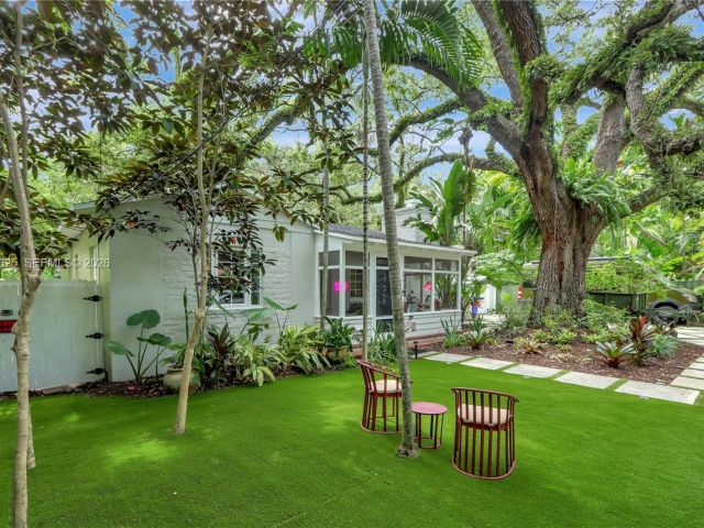 Продажа дома по адресу 842 NW 9th Ct - фото 7528588