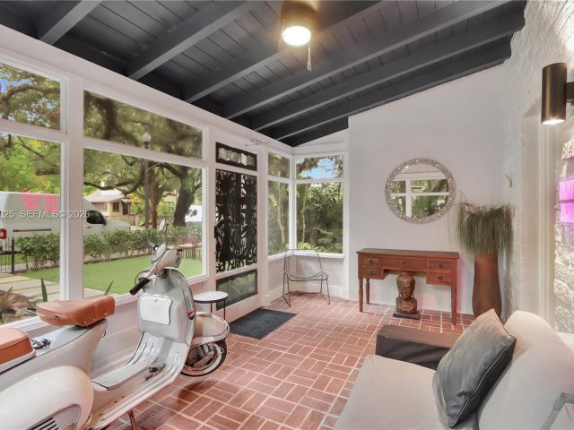 Продажа дома по адресу 842 NW 9th Ct - фото 7528591